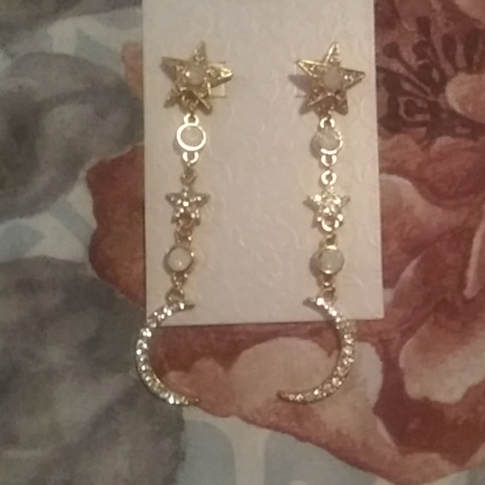 Hanging moon ear rings